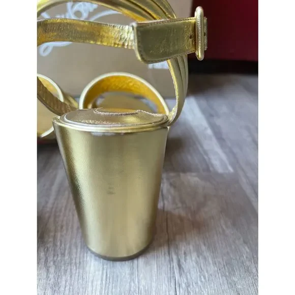 CHRISTIAN LOUBOUTIN
Manola Metallic Sandals size 42 - Picture 4 of 16